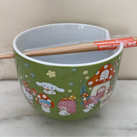 Sanrio Hello Kitty & Friends Mushroom Crew Ceramic Bowl w/ Chopsticks NWT! - Picture 3 of 5